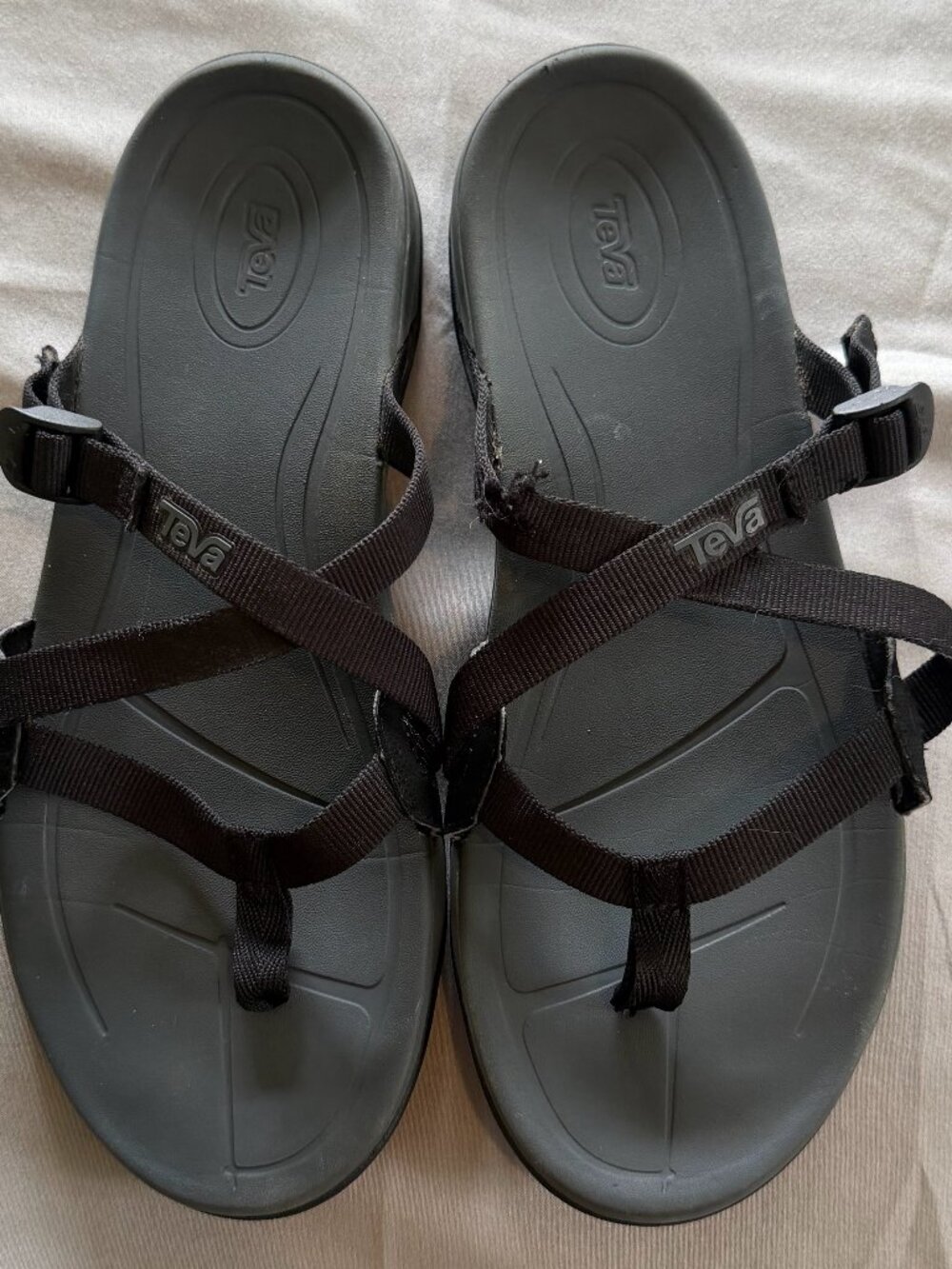 Teva Women's Size 9 Black Adjustable Strappy Sandals (Flaws See pictures)